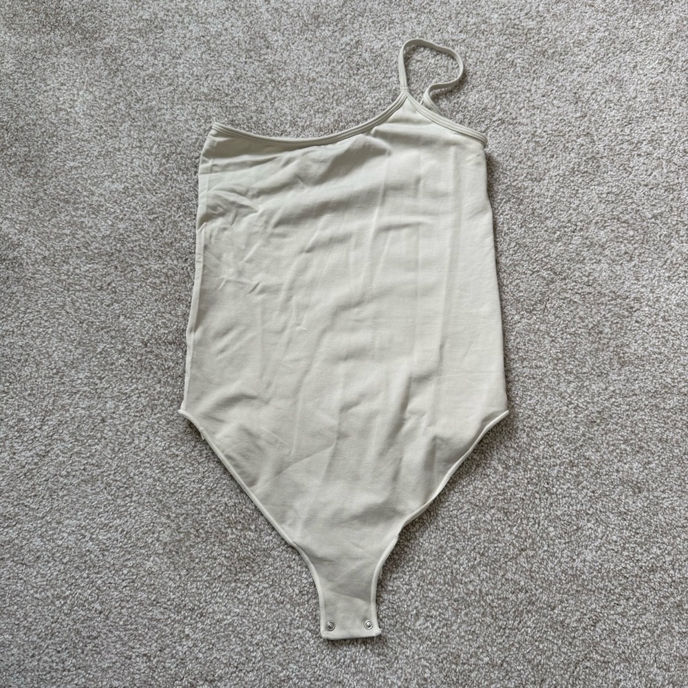 NWOT Skims Essential One Shoulder Bodysuit, Bone S/M